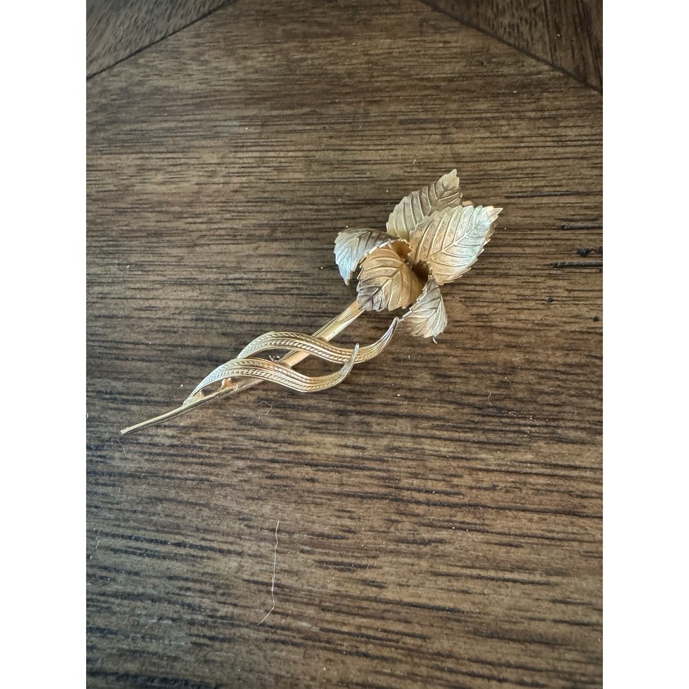 Giovanni Legend of the Christmas Rose Brooch Gold‎ tone long stemmed signed